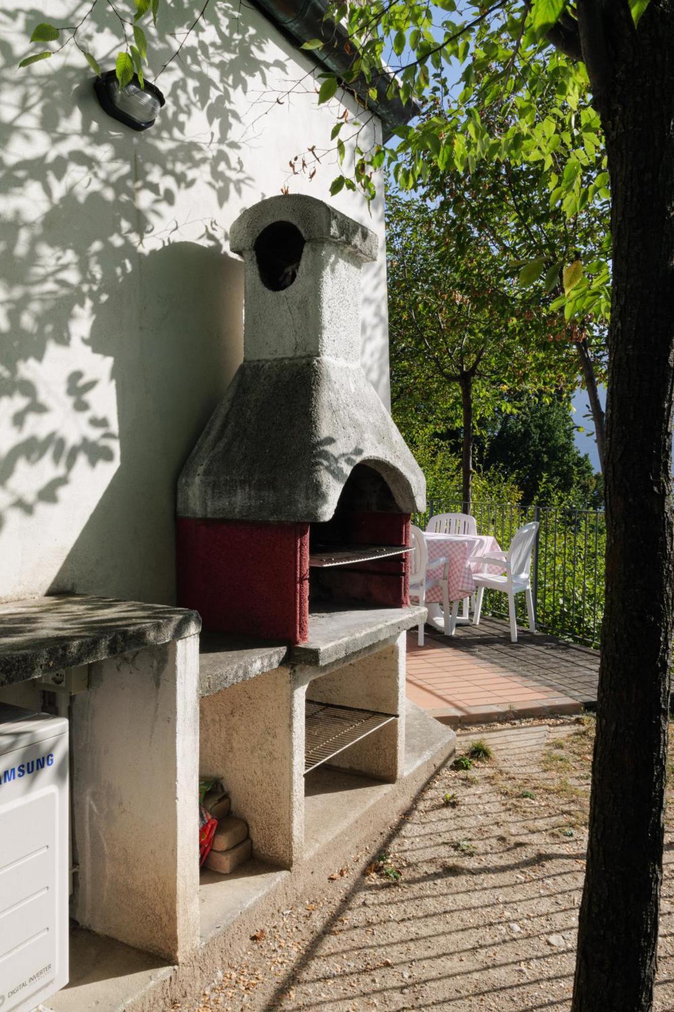 Casa Navla' Appartamenti "Ulivi"- "Fiori" -"Velieri"-"Luna"-"Nido"-"Taverna" Tignale Exterior photo
