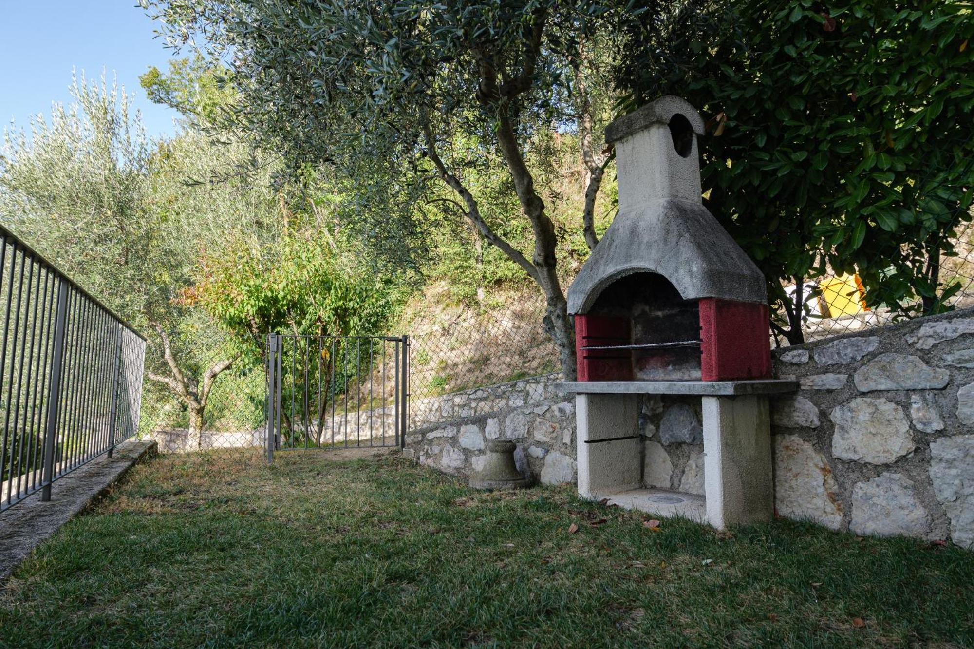 Casa Navla' Appartamenti "Ulivi"- "Fiori" -"Velieri"-"Luna"-"Nido"-"Taverna" Tignale Exterior photo