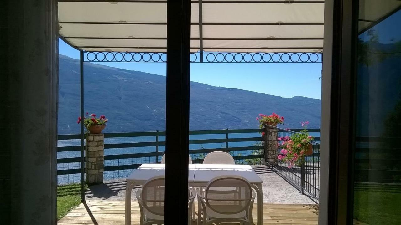 Casa Navla' Appartamenti "Ulivi"- "Fiori" -"Velieri"-"Luna"-"Nido"-"Taverna" Tignale Exterior photo